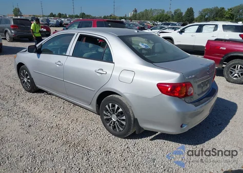 2010 Toyota Corolla Le z USA, uszkodzony, nr VIN 2T1BU4EE1AC497429